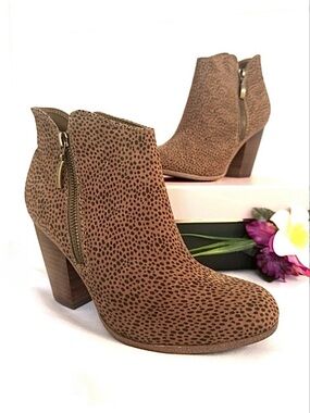 MICHAEL SHANNON ~ Brown Spotted Faux Suede Ankle Boots w/Woodgrain Heel